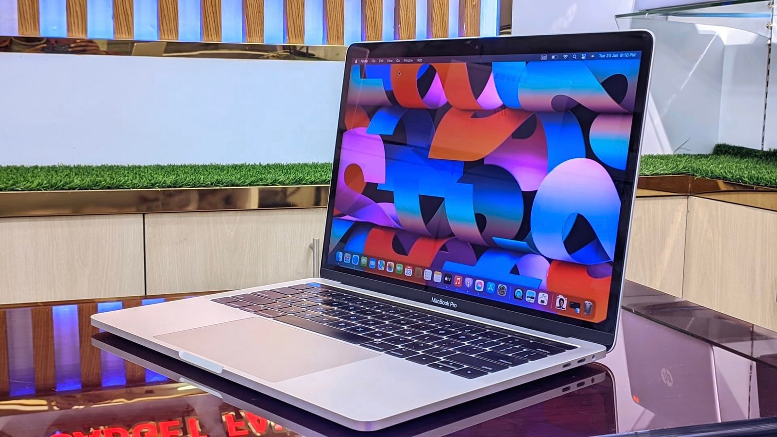 Apple MacBook Pro 2017 13-Inch Core i5 - Zara Gadget Fair