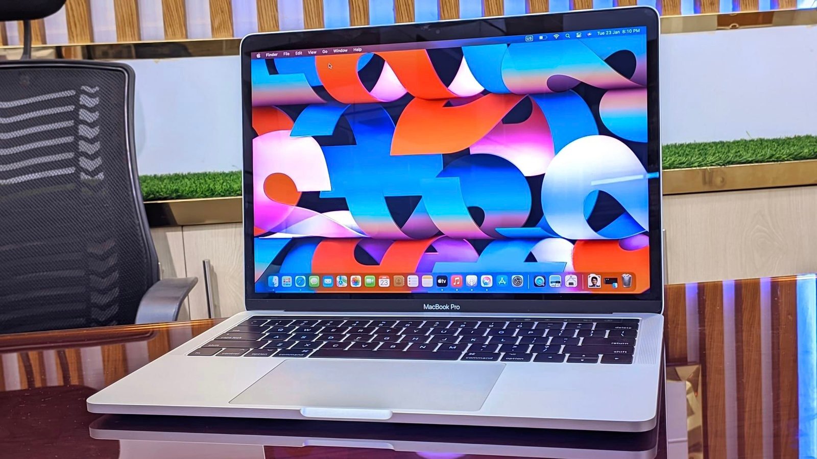 Core i5 MacBook Pro 13インチ 2017 Amazon.com: Mid 2017 Apple MacBook Pro with Touch Bar, with